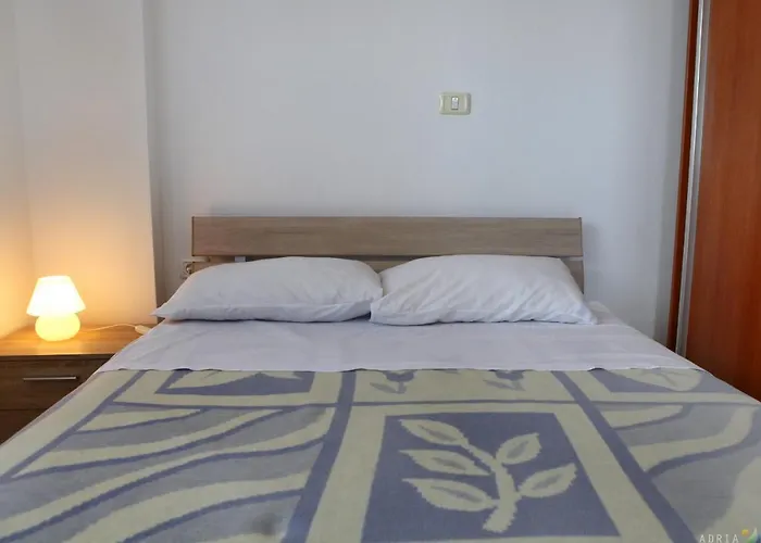 Apartmaji Orko S Pogledom Na Morje - Sea View Orko דירה