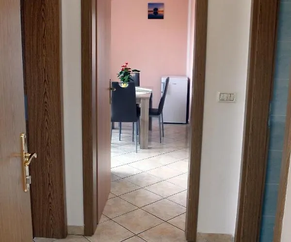 Apartmaji Orko S Pogledom Na Morje - Sea View Orko דירה