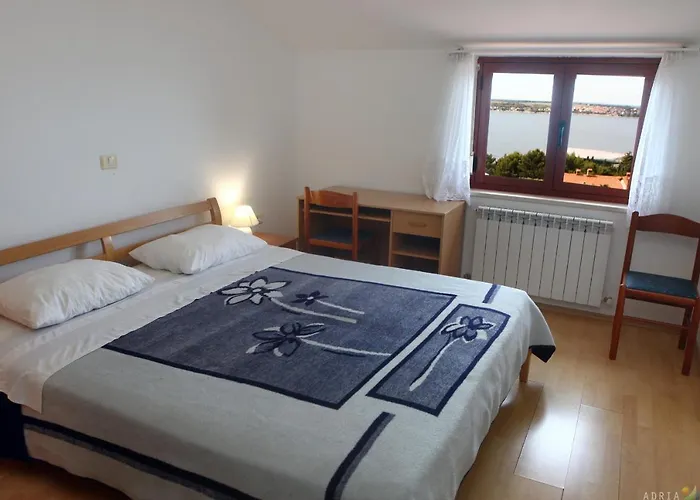 Apartmaji Orko S Pogledom Na Morje - Sea View Orko דירה